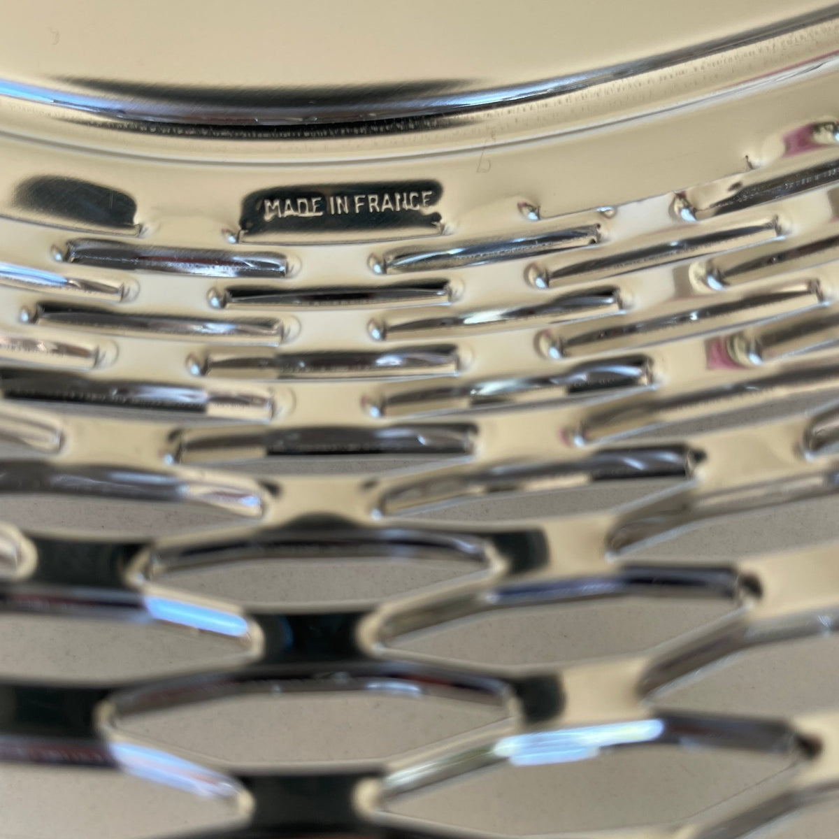 Corbeille à pain en métal ajouré, Made in France – Maison Mouche