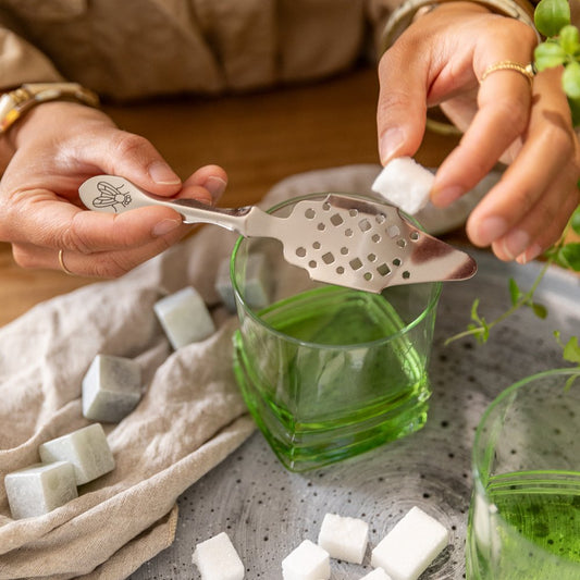 Cuillère à absinthe ajourée, rituel de l'heure verte – Maison Mouche