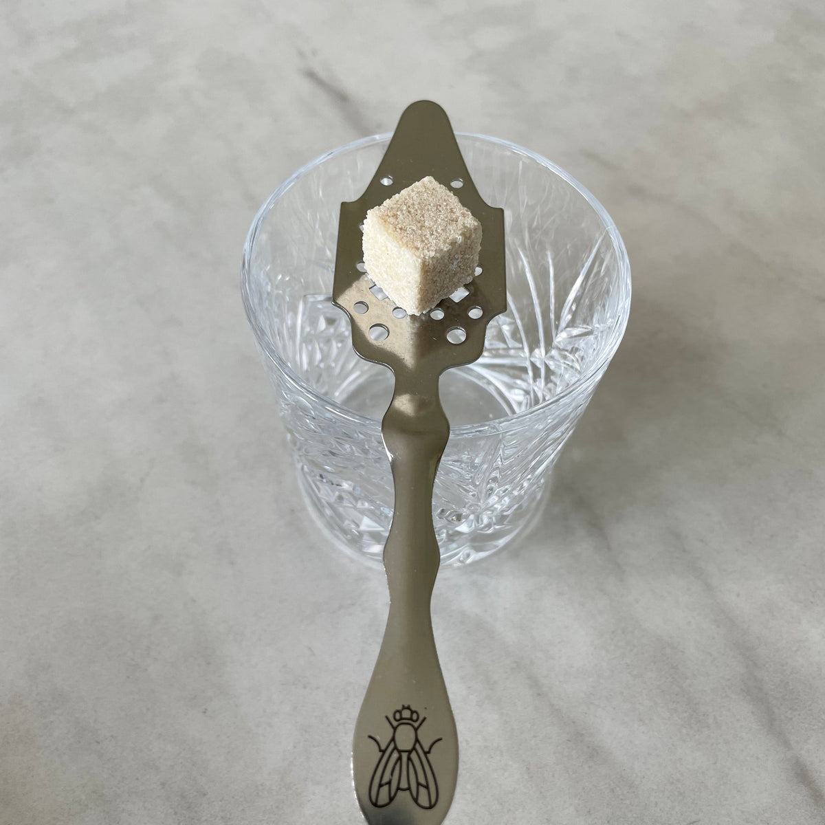 Cuillère à absinthe ajourée, rituel de l'heure verte – Maison Mouche