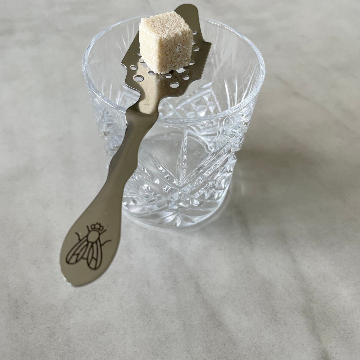Cuillère à absinthe ajourée, rituel de l'heure verte – Maison Mouche