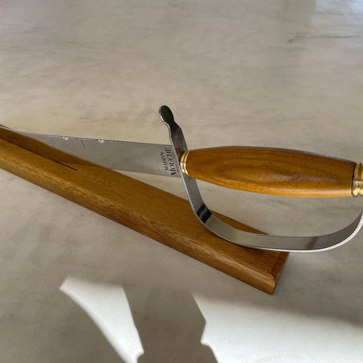 Sabre à champagne en olivier, fabriqué à Thiers - Maison Mouche
